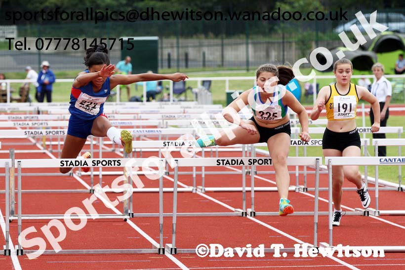 Girls under-15s 75 metres hurdles, Northern Under-13s, U-15s and 17s Championships. Photo: David T. Hewitson/Sports for All Pics
